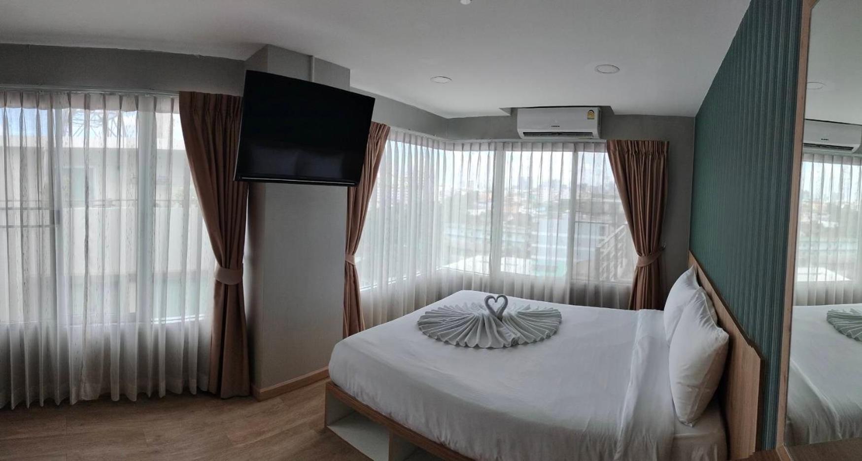 The Lux Ladprao 10 Aparthotel Bangkok Bagian luar foto