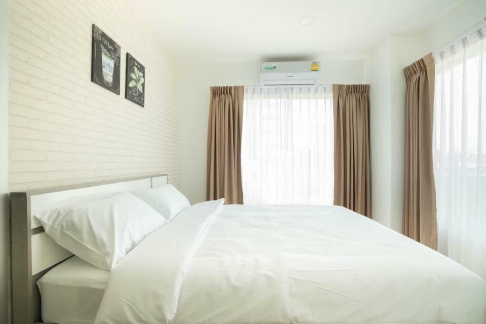 The Lux Ladprao 10 Aparthotel Bangkok Bagian luar foto