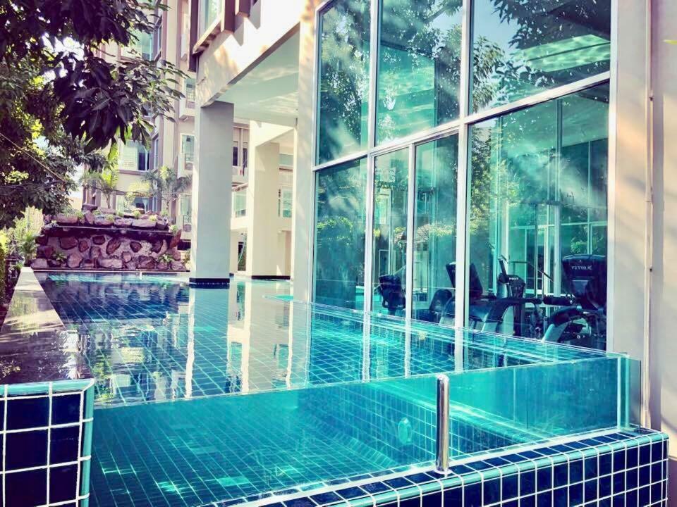 The Lux Ladprao 10 Aparthotel Bangkok Bagian luar foto